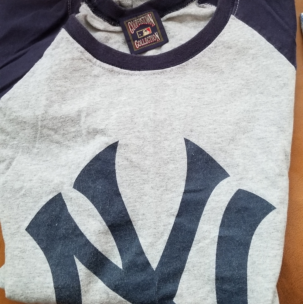 Novelty New York Yankees tee shirt